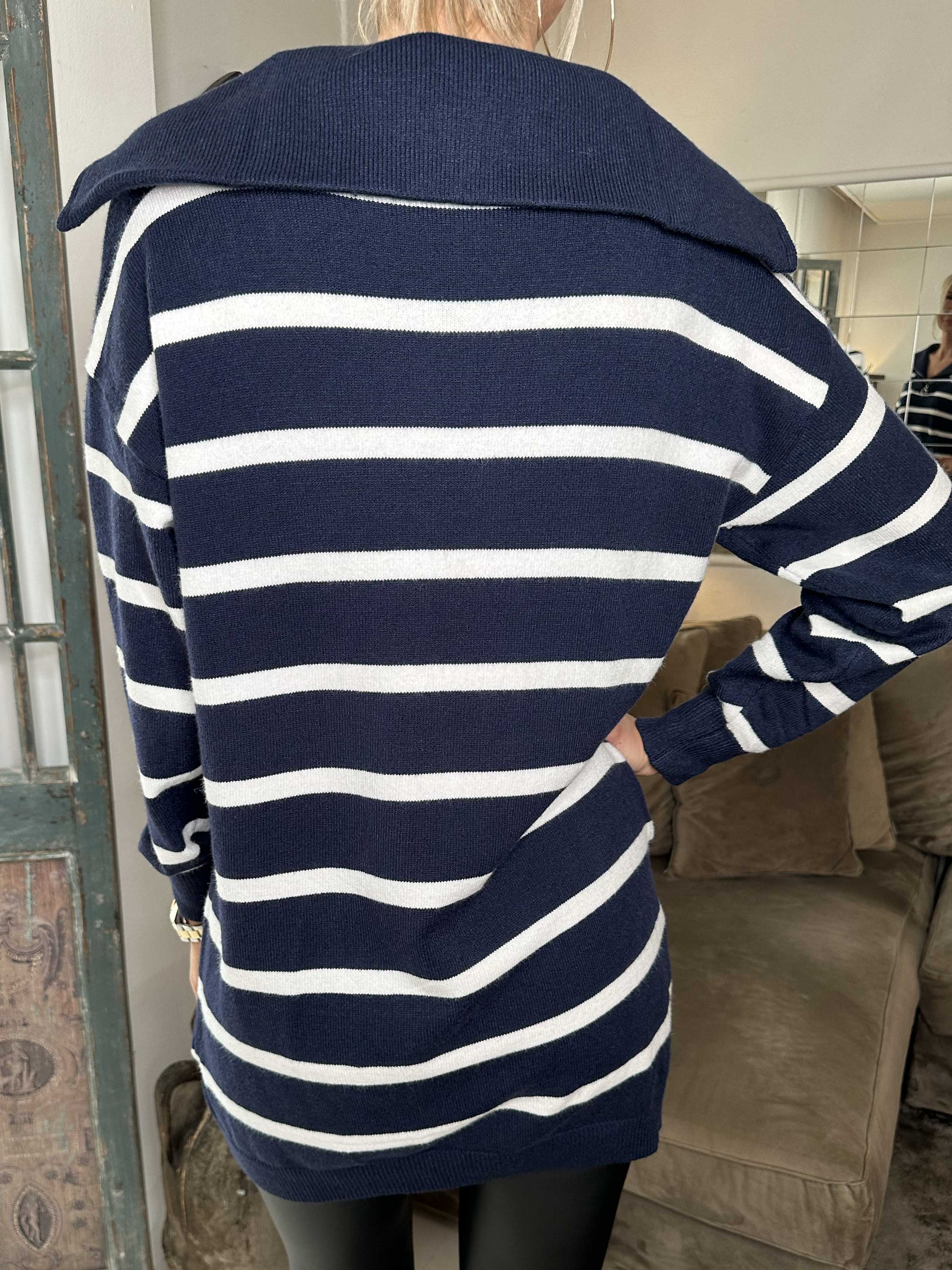 Liza - Blød strikkjole med striber og lynlås